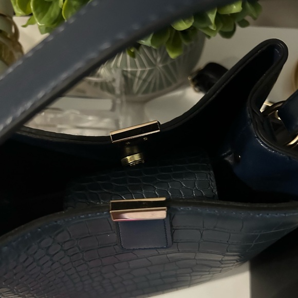 Bucket Handbag - Picture 4 of 4